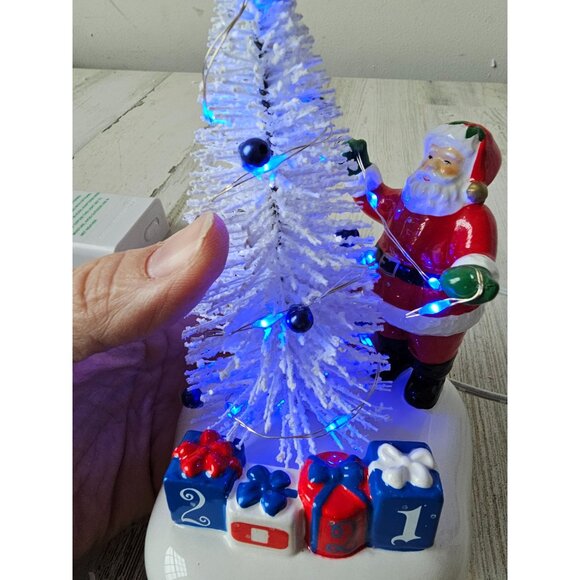 Dept 56 Santa comes town‎ 2021 6007775 new tree light up - Picture 5 of 11